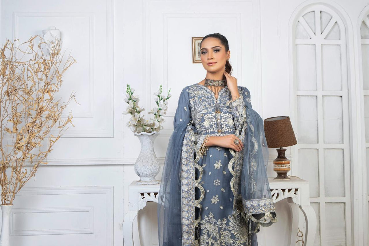 “Noor-e-Raahat” Pure Crinkle Maxi Set – Luxe Festive Edit (2744)