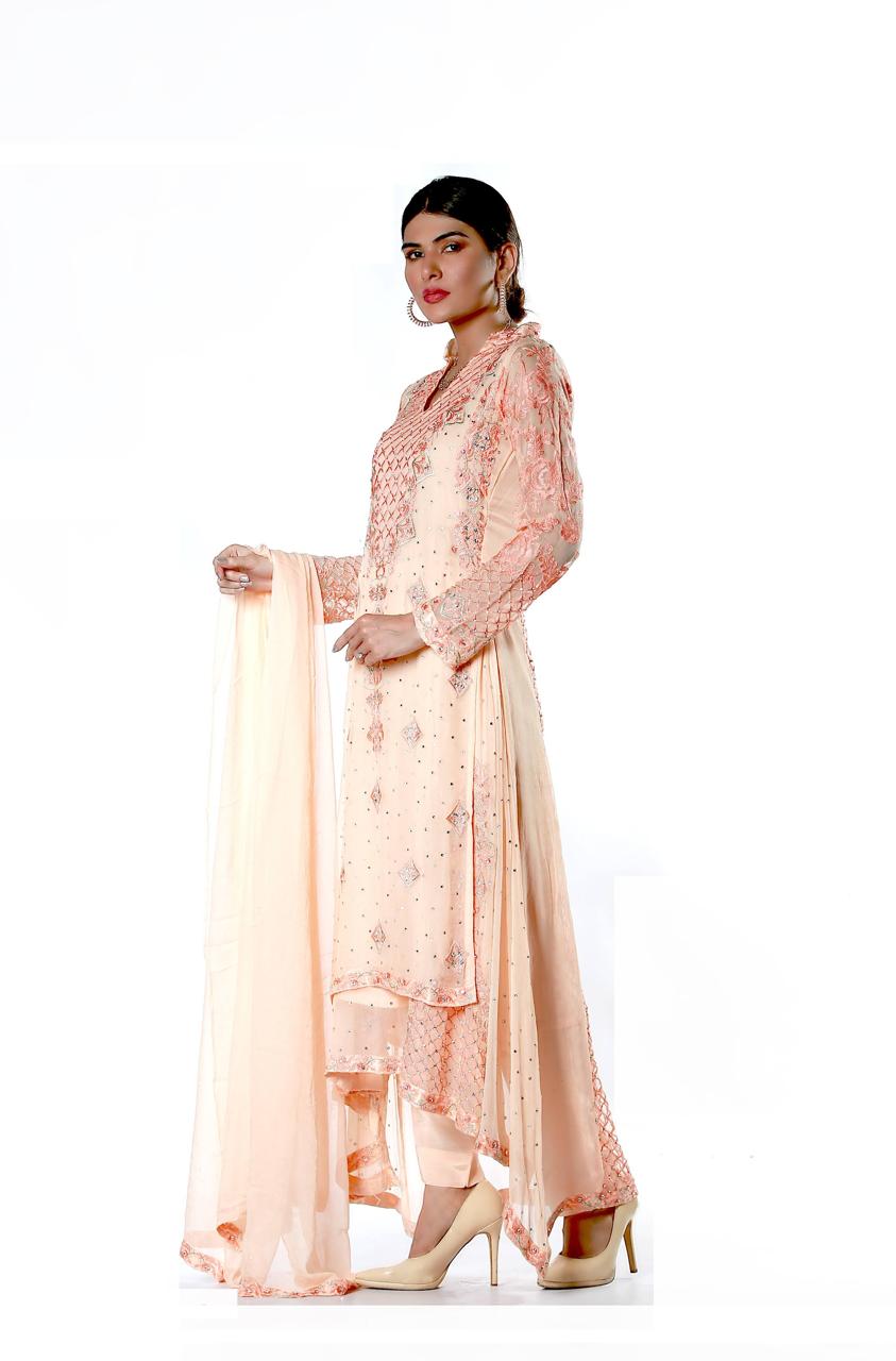 “Zar-e-Noor” Crinkle Maxi Ensemble with Raw Silk Trouser