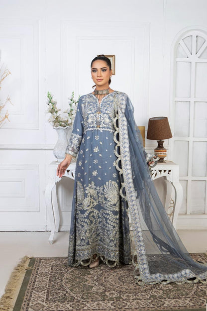 “Noor-e-Raahat” Pure Crinkle Maxi Set – Luxe Festive Edit (2744)