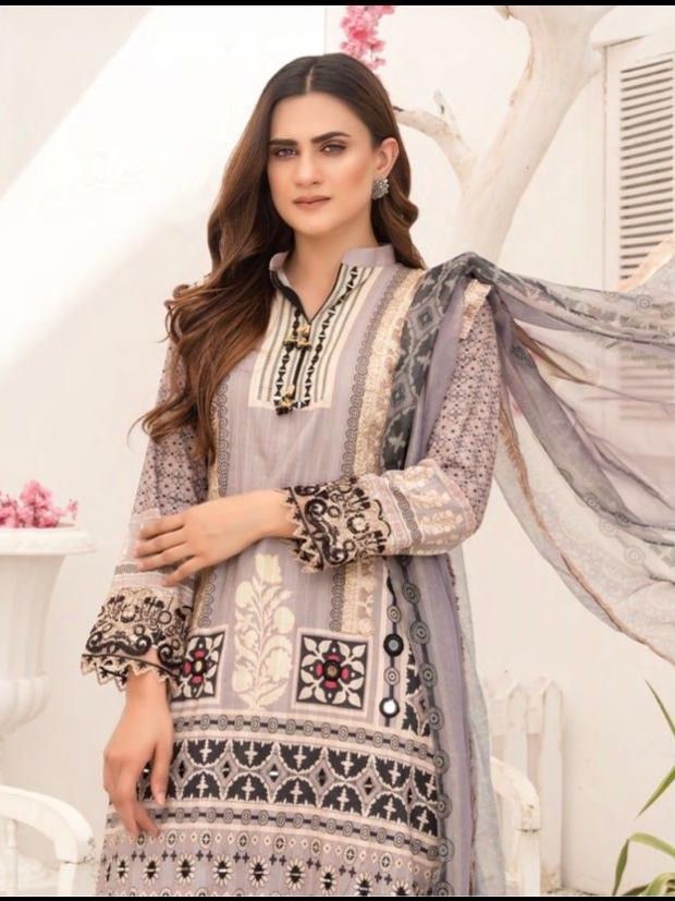 Signature Lawn Edit – Digital Print Suit (04)